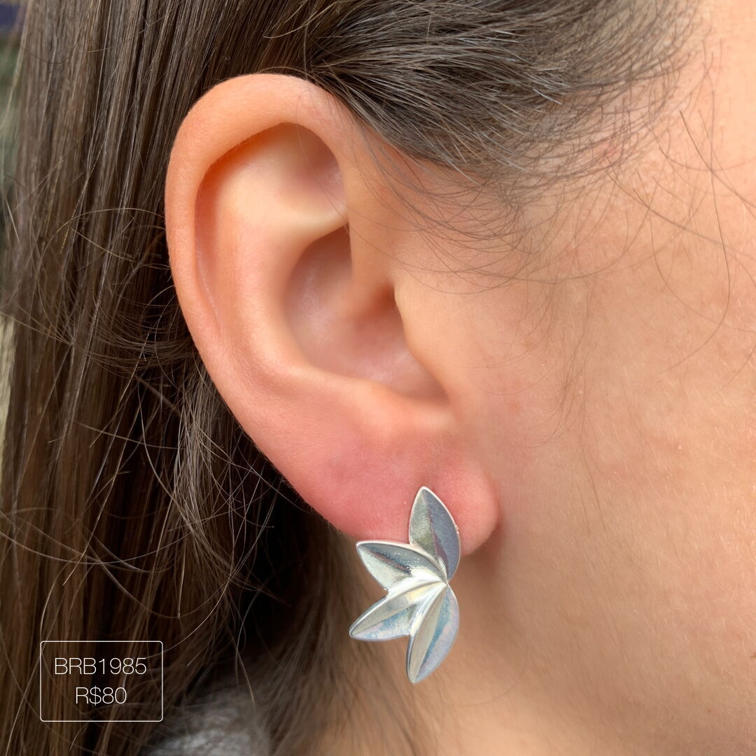 Brinco de Folha Liso Prateado